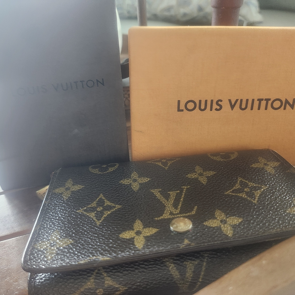 Louis Vuitton Wallet Perfect Size Great Condition